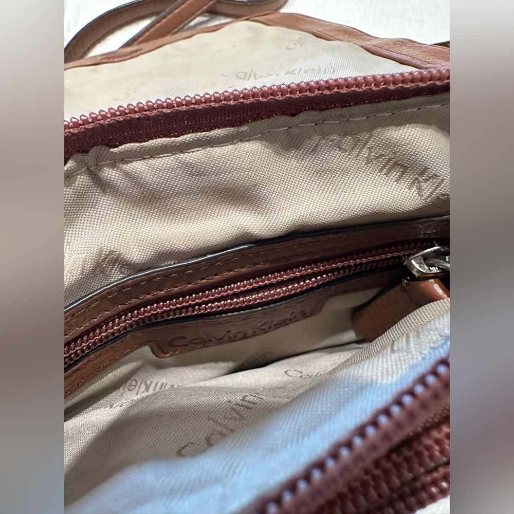 Calvin Klein women’s brown leather crossbody wallet purse - Picture 8 of 9